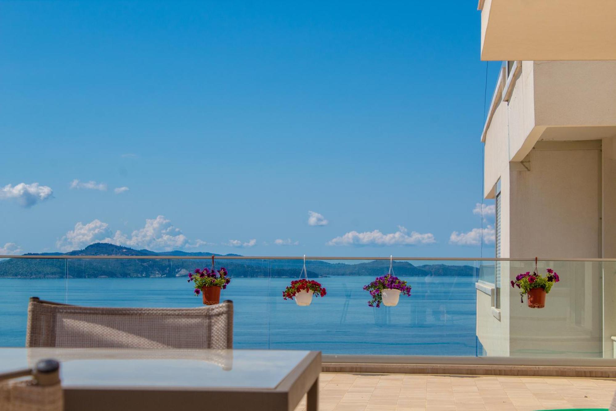 Luxury Sea View Apartaments Sarandë Eksteriør bilde